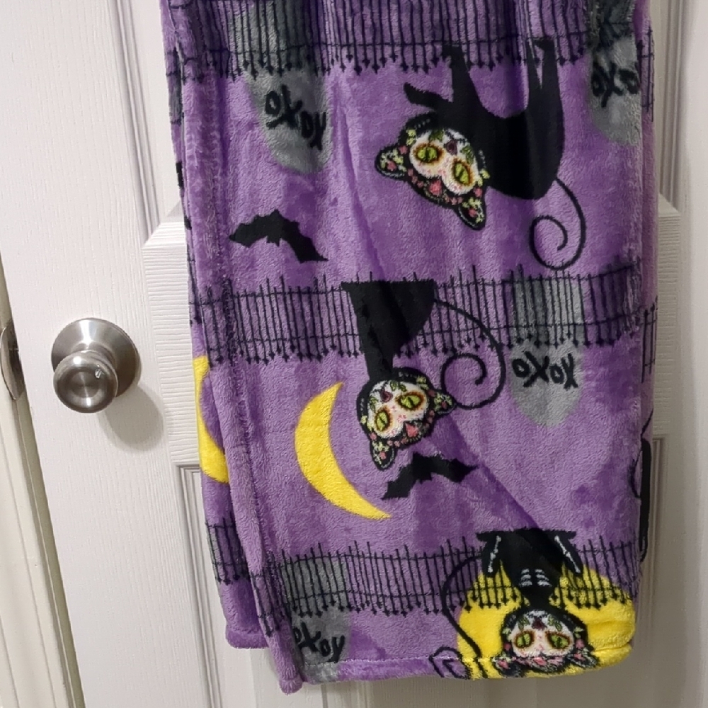 Betsey Johnson Purple Cat Throw Blanket - Picture 4 of 4